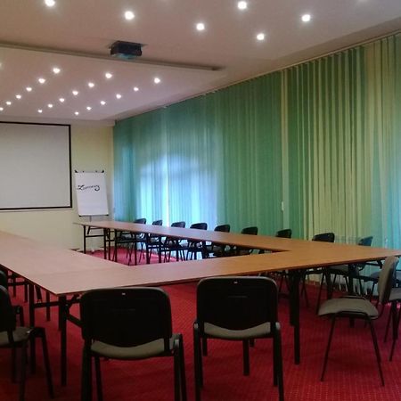 Hotel Yuca Łódź Esterno foto