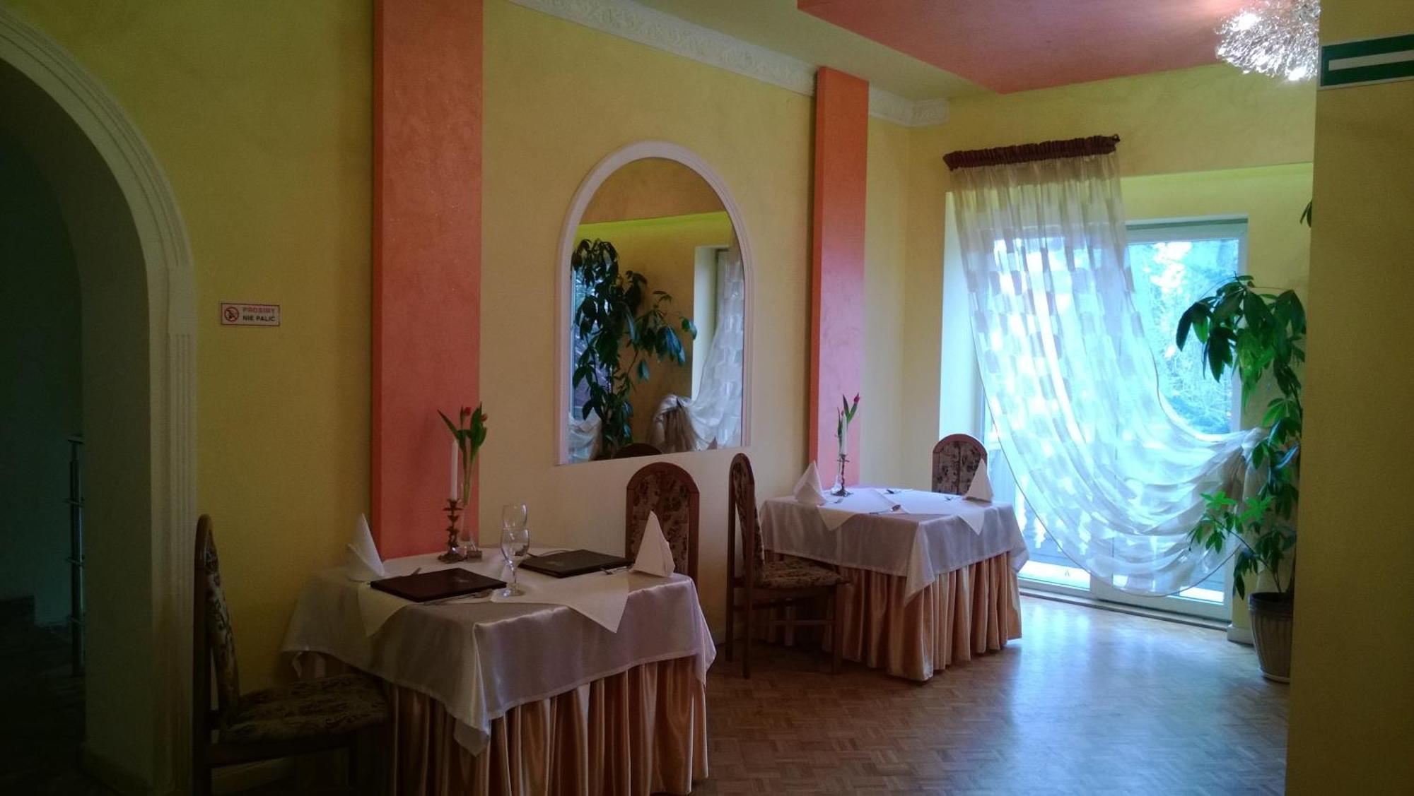 Hotel Yuca Łódź Esterno foto