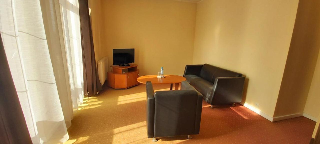 Hotel Yuca Łódź Esterno foto