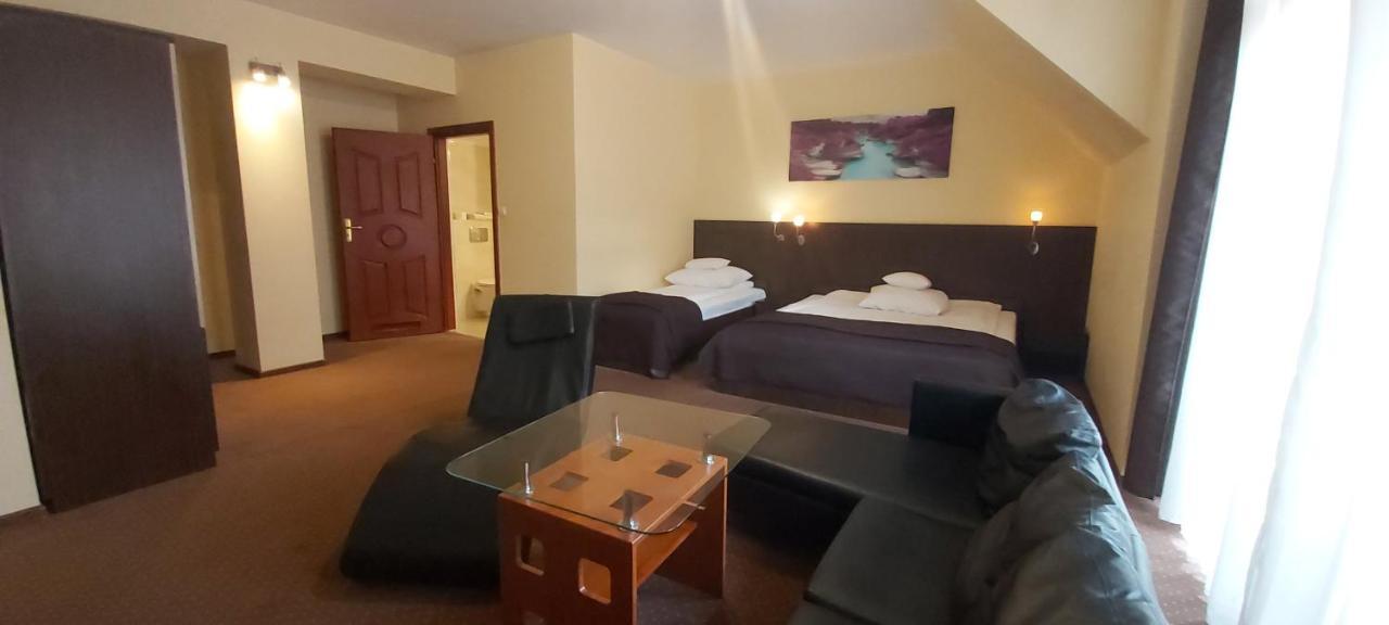 Hotel Yuca Łódź Esterno foto