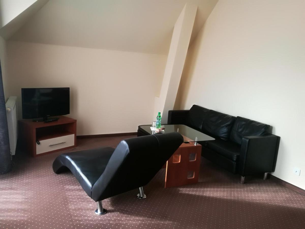 Hotel Yuca Łódź Esterno foto