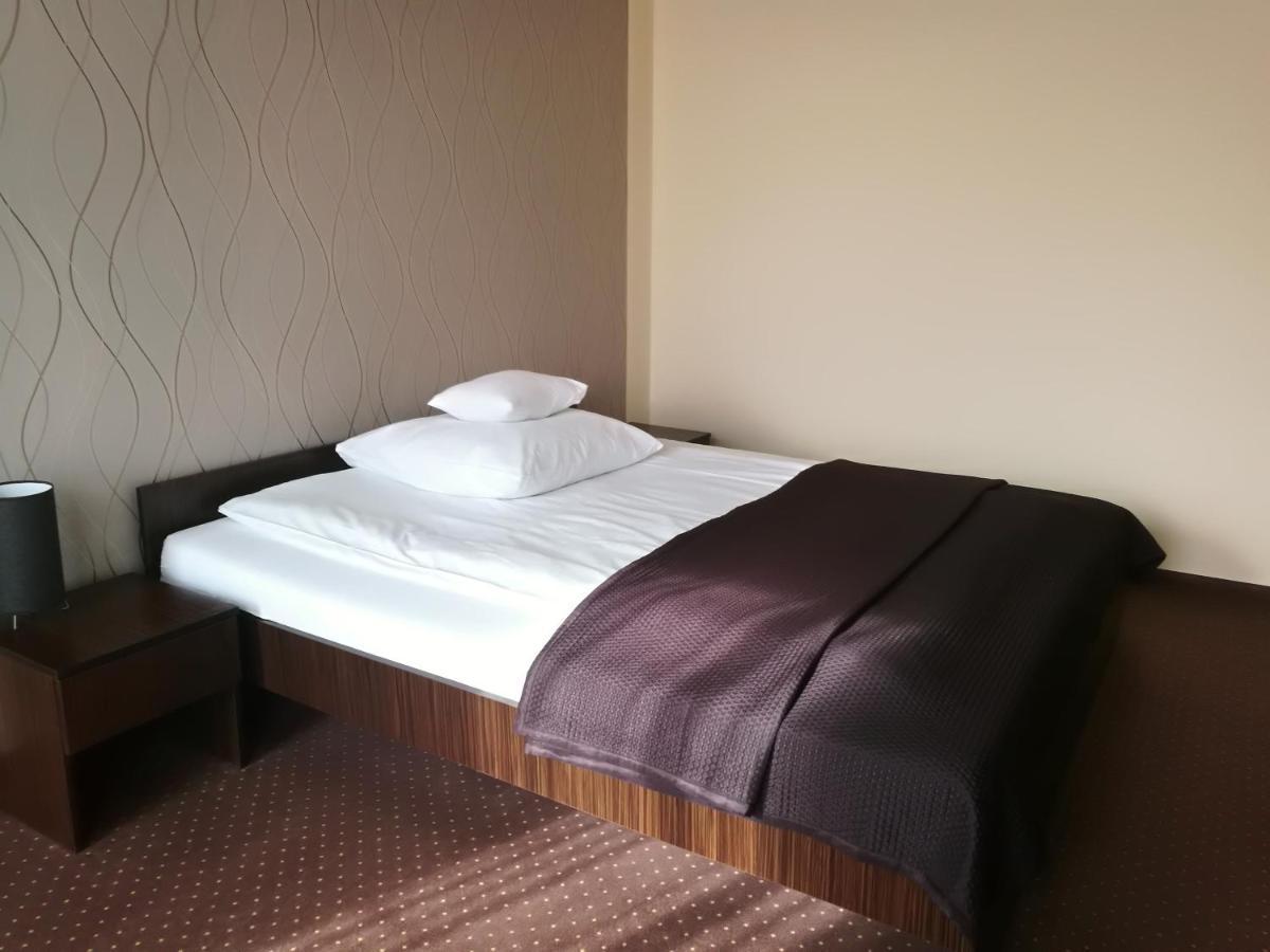 Hotel Yuca Łódź Esterno foto
